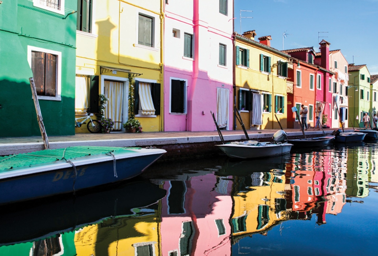 Burano, Italy: Các hòn đảo ở Burano ở Venice, bao gồm 4 hòn đảo được nối với nhau bằng cầu.