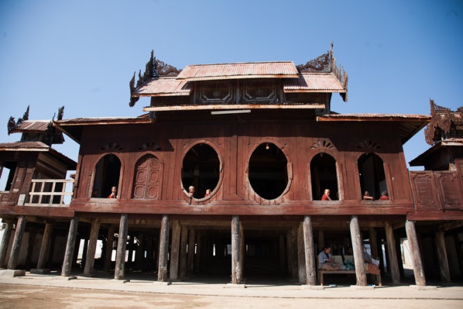 Tu vien Shwe Yaunghwe Kyaung va nhung o cua hinh ovan hinh anh