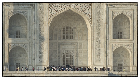 Đền Taj Mahal, thành phố Agra - nằm cách thủ đô New Delhi 204 km về phía Nam.