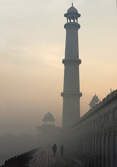 Foggy Morning, phía sau đền Taj Mahal nổi tiếng.