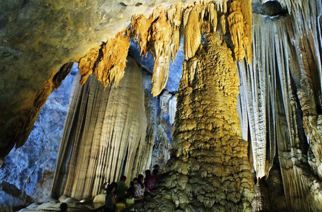 Mot ngay kham pha hang dong Quang Binh hinh anh