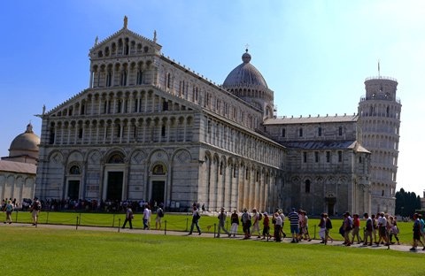 Khu phức hợp tháp nghiêng Pisa gồm nhà thờ, nhà nguyện và nghĩa trang được UNESCO công nhận là di sản thế giới.