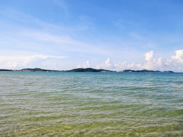 Dường như tạo hóa đã ưu ái trao cho Cô Tô Con những nét đẹp tinh khôi, thuần khiết mà hiếm có một bãi biển nơi đâu có được. 