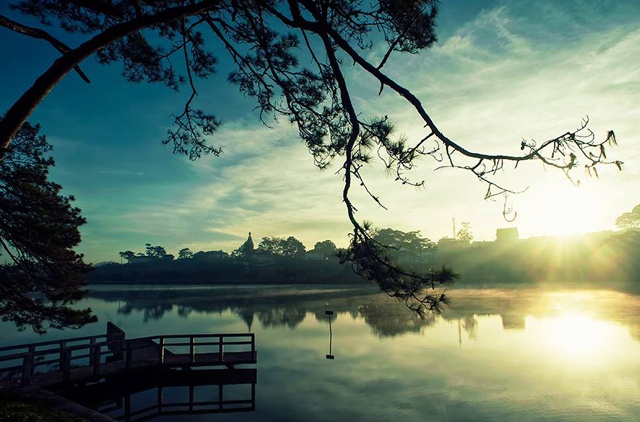 Bình minh Hồ Xuân Hương.