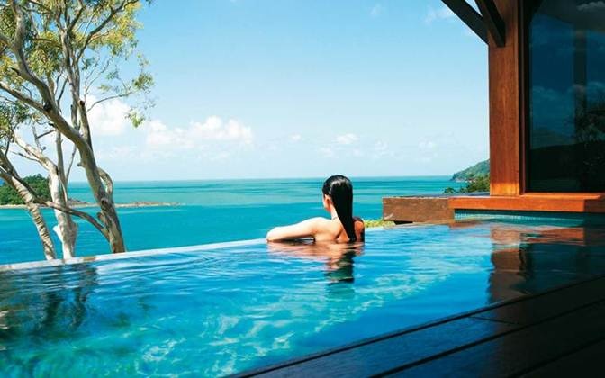 2. Qualia Resort: Nằm trên đảo Hamilton ở Australia, hồ bơi tại Qualia là địa điểm có phong cảnh mê hoặc ở Great Barrier Reef.