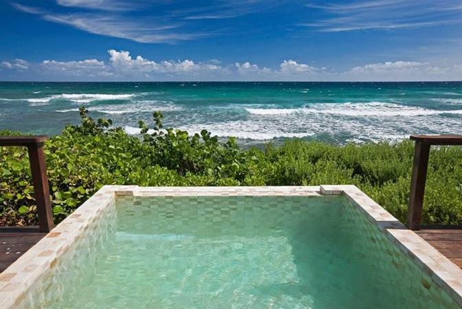 6. Bể bơi tại Biras Creek Hotel: Nằm trong vẻ đẹp của đại dương, bể bơi có phong cảnh bao quát toàn bộ quần đảo British Virgin.