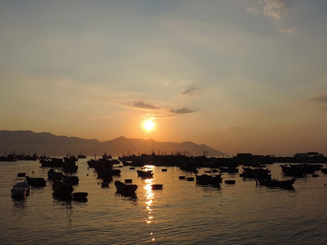 Bình minh trên cảng cá.