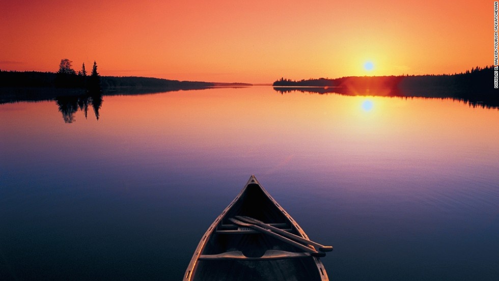 Các hồ nước ở Saskatchewan: Tại tỉnh Sasketchewan có hơn 100.000 hồ nước. Hồ Otter (trong ảnh) là một điểm đến tuyệt vời để câu cá, cắm trại, chèo thuyền, và ngắm cảnh hoàng hôn…