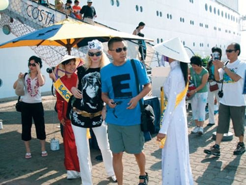 Khach den Viet Nam khong biet choi gi, tieu gi hinh anh
