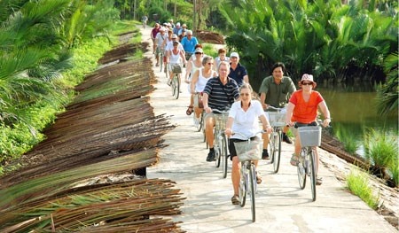 'Giat minh nhin cach lam du lich cua cac nuoc lang gieng' hinh anh