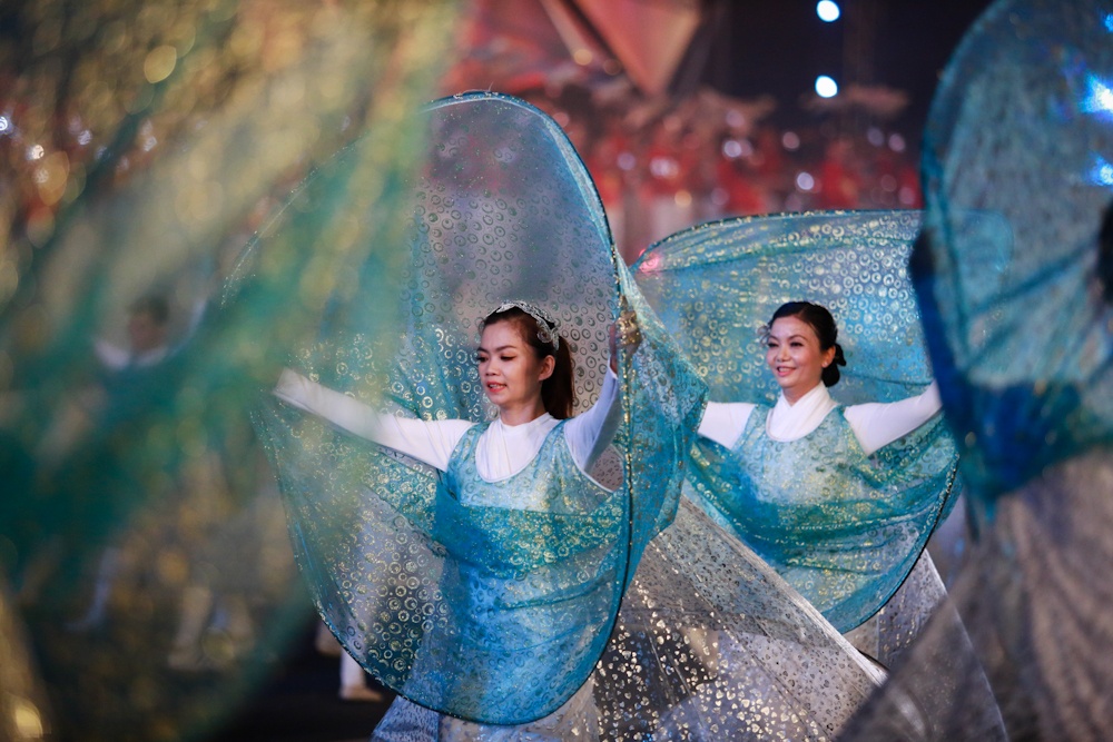 Sac mau van hoa hoi tu trong 'Nha Trang bien hen' hinh anh
