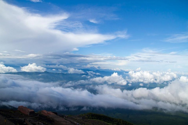 Bạn nên đi xe đến tầng 5 và bắt đầu leo núi từ tầng 6 để tiết kiệm sức lực.