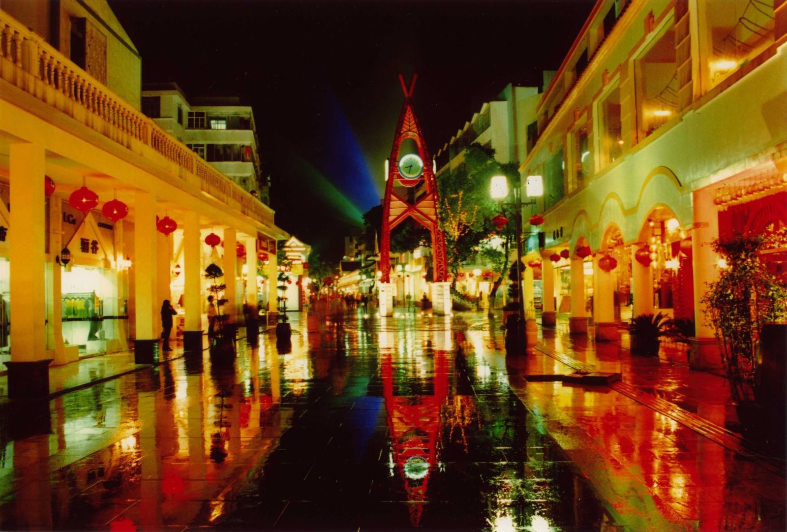 4. Phố đi bộ Chính Dương: Dài chính xác 666 mét (con số may mắn nhất theo quan niệm của người Trung Quốc), phố Chính Dương được coi là con đường mua sắm đầu tiên ở phía Tây Trung Quốc. ảnh: Chinatouradvisors.com.