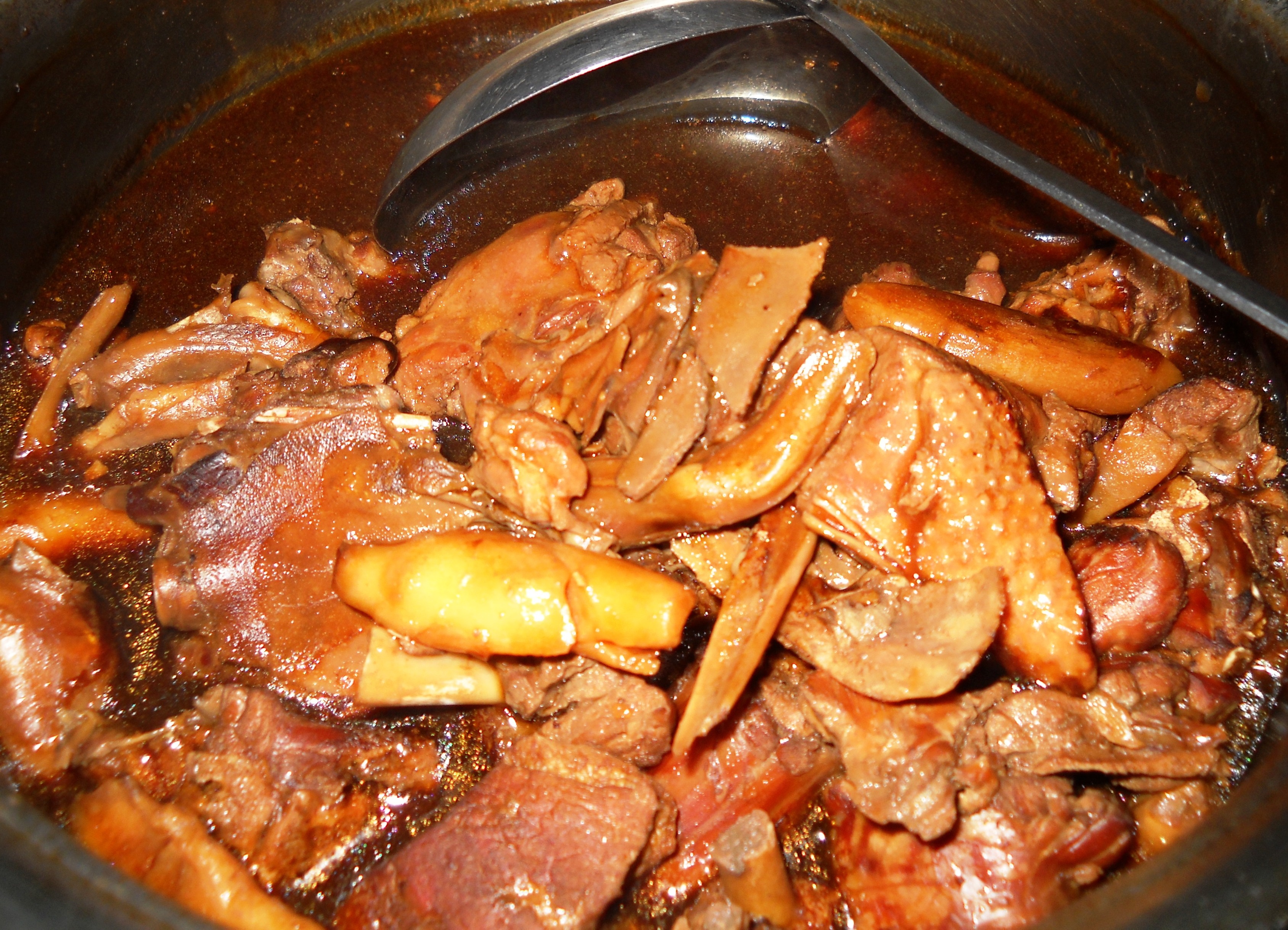 Món vịt già hầm bạch quả rất tốt cho sức khỏe vì bạch quả được coi là một vị thuốc trong Đông y có tác dụng tăng cường trí nhớ, hỗ trợ sinh lý… (Nguồn: ivorybaiyan.wordpress.com