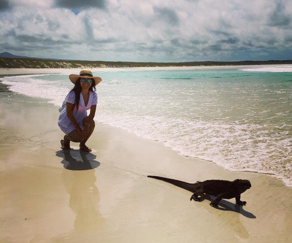 Mặc dù nằm ở vị trí biệt lập, quần đảo này là nơi sinh sống của nhiều loài thực vật và động vật quý hiếm mà không nơi nào có, trong đó có loài rùa Galapagos khổng lồ, cự đà hồng (được xếp vào nhóm loài nguy cấp), cự đà vàng...