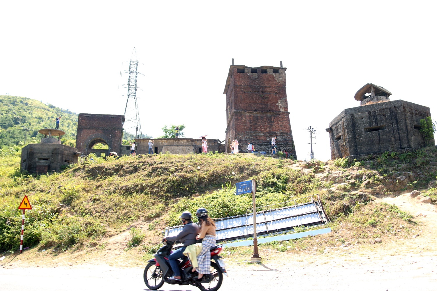 Hải Vân quan: Huế hay Đà nẵng sẽ chịu trách nhiệm bảo tồn? - Ảnh: Thái Lộc.