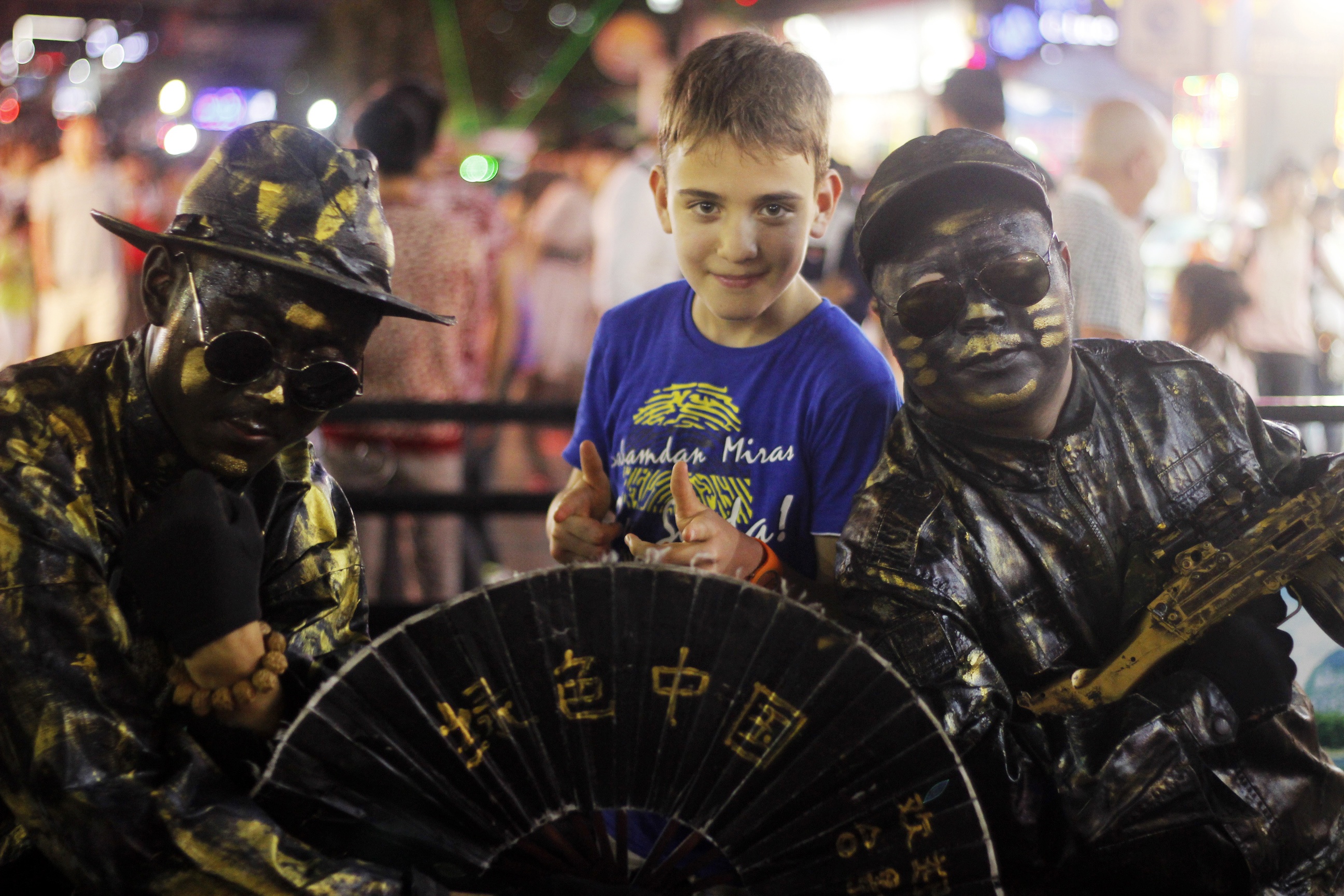 Du ngoan Pho Tay Duong Soc ruc ro sac mau hinh anh