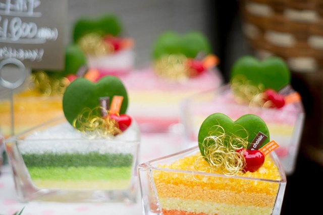 Đêm của pháo hoa, ngày của màu xanh. Mùa hè cũng là thời điểm vào mùa cấy lúa của người Nhật, cũng là mùa những cơn mưa tưới mát cỏ cây để không gian ngập tràn trong màu lá xanh của những rừng cây anh đào, những cây sồi, phong, thông, tùng, đi cùng những hàng tre đu mình trong gió.