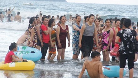 Da Nang van 'nong' chuyen bikini hinh anh
