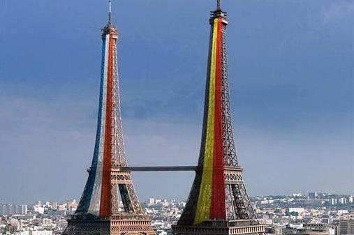 Thap Eiffel se co em gai sinh doi? hinh anh