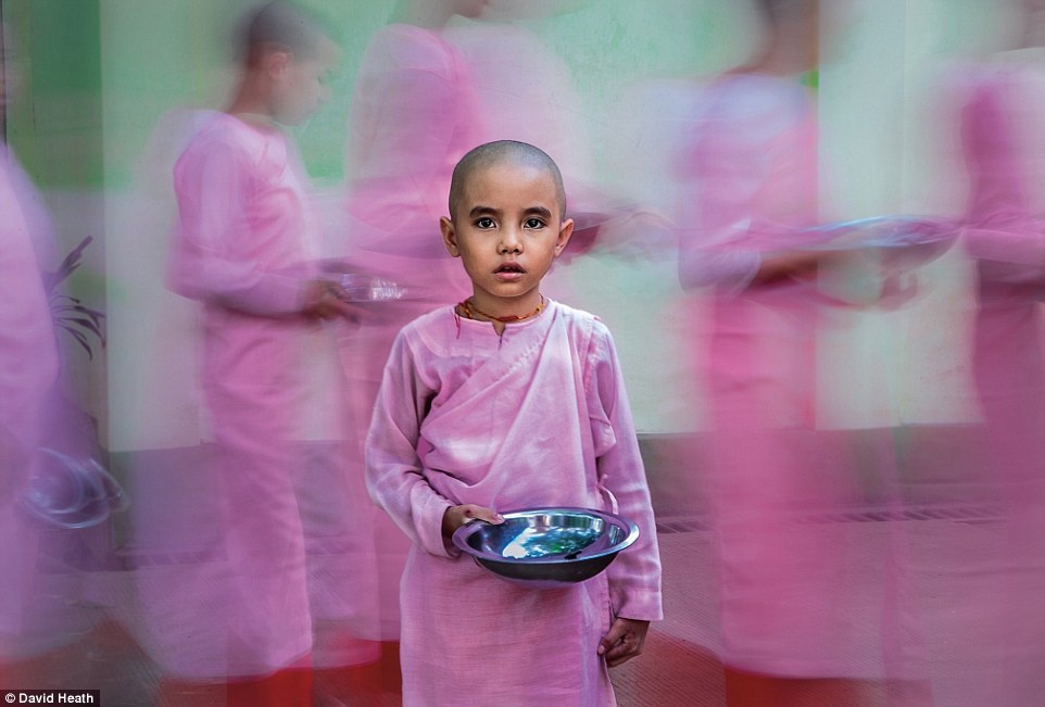 Công việc đầy màu sắc của David là mô phỏng lại hình ảnh của đất nước luôn giữ lại những nét truyền thống văn hóa, cũng như mục đích 