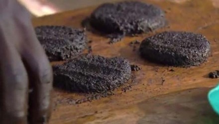 Noi dan lang bat muoi lam banh hinh anh