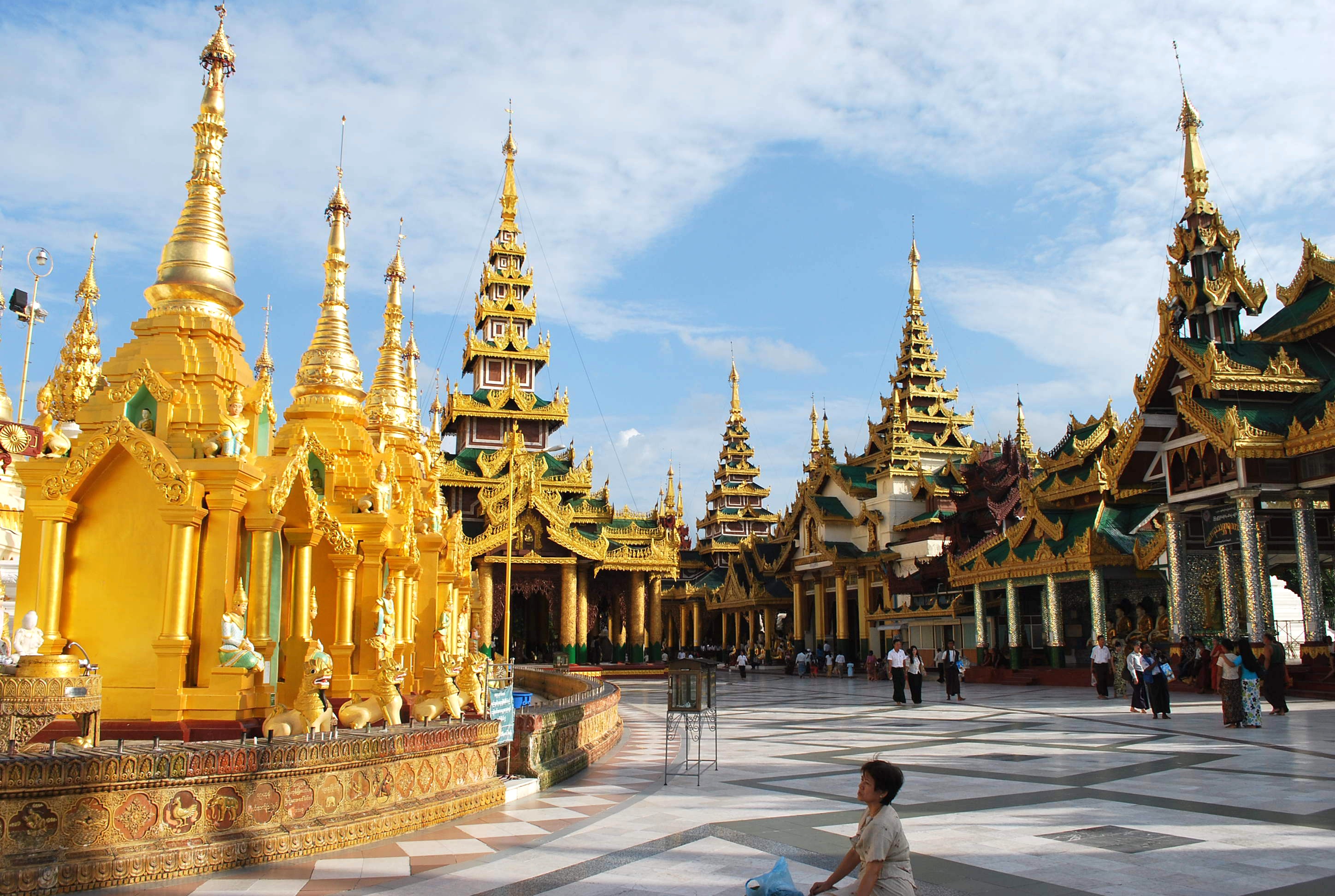 Bai hoc lam du lich o xu Chua Vang hinh anh