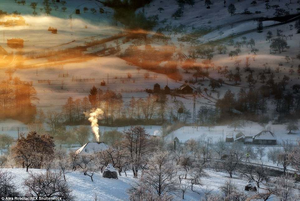 Vào mùa đông, tuyết phủ trắng các ngọn đồi, cây cối và nhà cửa – vì vậy không ngạc nhiên khi nơi đây biến thành một khu nghỉ dưỡng và trượt tuyết nổi tiếng.