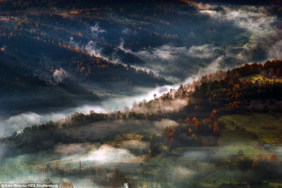 Màn sương mù bao phủ một ngôi làng tại đây, kể từ khi tác phẩm Dracula của Bram Stoker ra đời, nơi đây luôn đầy bí ẩn với các phép thuật.