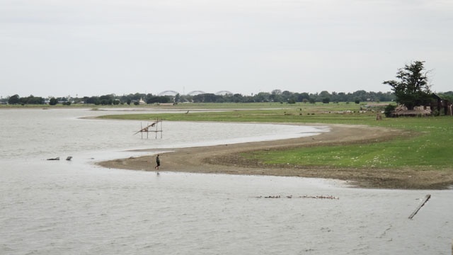 New Bridge - cây cầu lớn nhất Madalay nhìn từ cầu U Bein.
