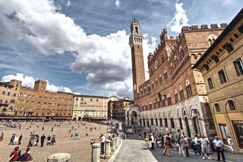 Một góc quảng trường Piazza del Campo.