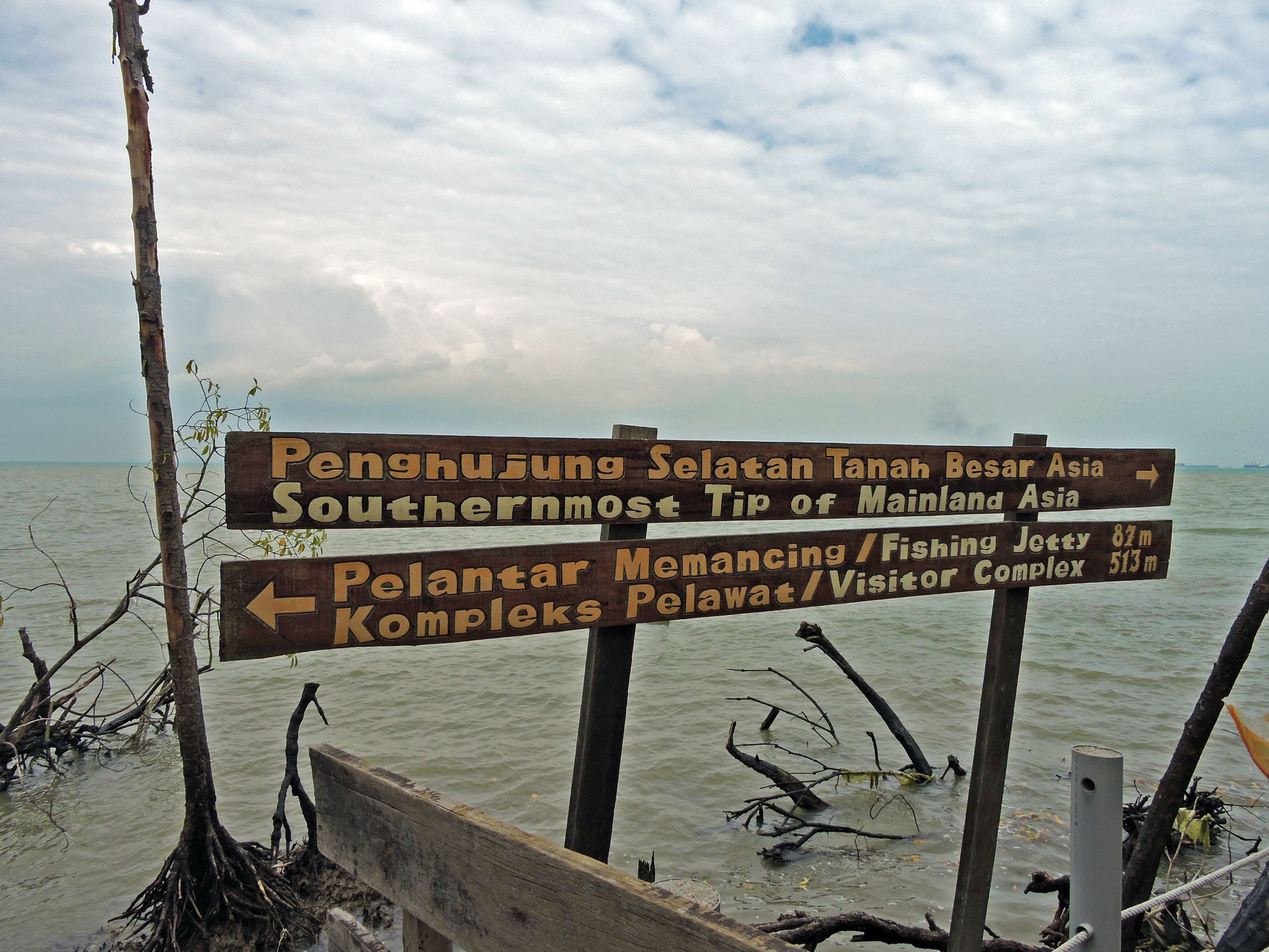 Sau khi tham quan vài nơi, chúng tôi tiến đến điểm quan trọng nhất đã mong đợi được chân tới từ lâu trong hành trình - điểm cuối cùng của mũi Piai.