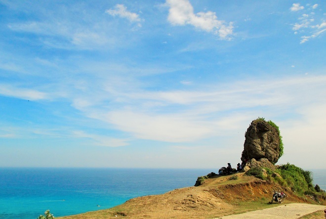 Phía bên kia của núi Thới Lới.