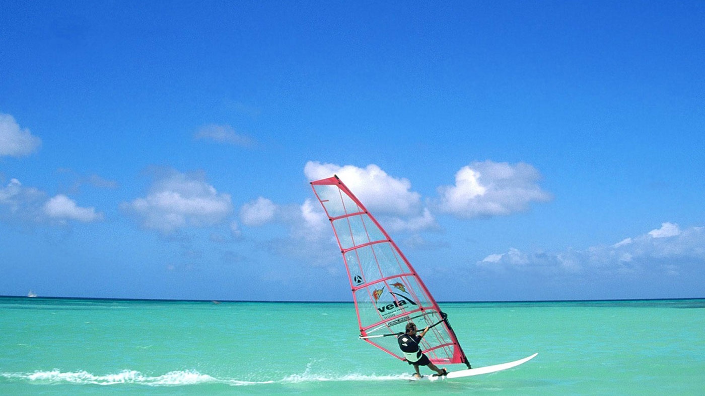 7.	Học lướt thuyền buồm Dành cho các đối tượng yêu thích thể thao. Có những lớp học lướt thuyền buồn dành cho những người mới bắt đầu hoặc chỉ cần trải nghiệm lướt gió cùng với người hướng dẫn. Đến Bocaray, điểm nổi bật nhất vẫn là những cánh buồn căng gió đủ màu sắc lướt trên mặt biển tạo nên một không khí vô cùng nhộn nhịp.