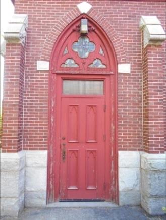 Cánh cửa đến thế giới bên kia: Đây là cánh cửa mà Đức Ông Wallace đi qua khi ông từ giã để sang thế giới khác. May mắn cho du khách ngày nay khi cánh cửa hoạt động như cả lối vào và lối ra.