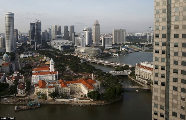 Quang cảnh khu vực này vào năm 2015 cho thấy tốc độ phát triển đáng kinh ngạc của Singapore.