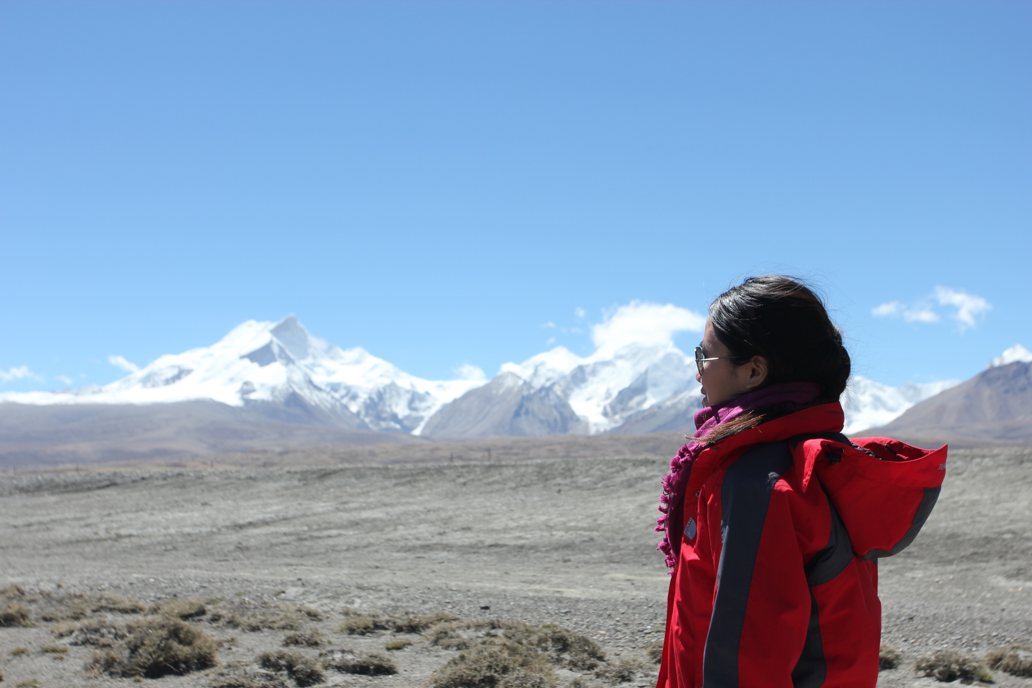 Tác giả Hạ An trong một chuyến đi tới Tây Tạng. Ảnh: NVCC.