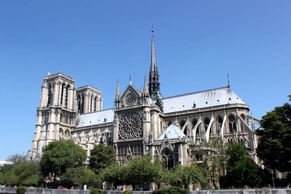 Nhà thờ Đức bà Paris.