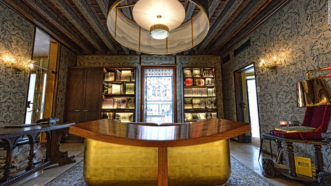 Hiệu sách Assouline Venezia (Viên - Ý): Là một trong những hiệu sách sang trọng nhất, nơi đây được mở cửa vào khoảng thế kỷ 18 tại một dinh thự thủ đô Viên. 