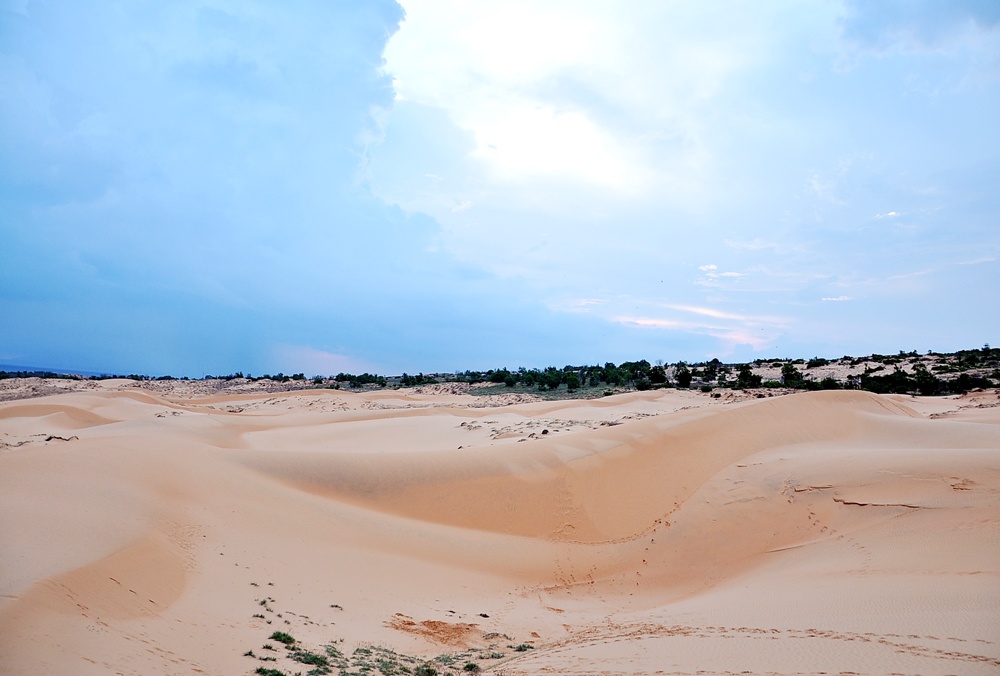 Có lẽ, cũng bởi sự kỳ diệu ấy của tạo hóa mà nơi này chưa khi nào thôi cuốn hút du khách cả trong và ngoài nước. 