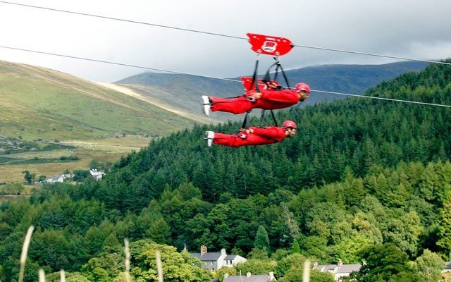 Sean Taylor - chủ lọai hình giải trí Zip World - nhận định du lịch mạo hiểm là loại hình du lịch đầy tiềm năng ở Xứ Wales và kỳ vọng Zip World sẽ mang lại doanh thu 4,5 triệu bảng Anh trong mùa du lịch 2015. Ảnh:Piquenewsmagazine.