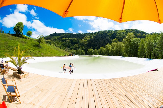 Đoạn cuối hồ lướt sóng nhân tạo. Ảnh: Surfsnowdonia.co.uk.
