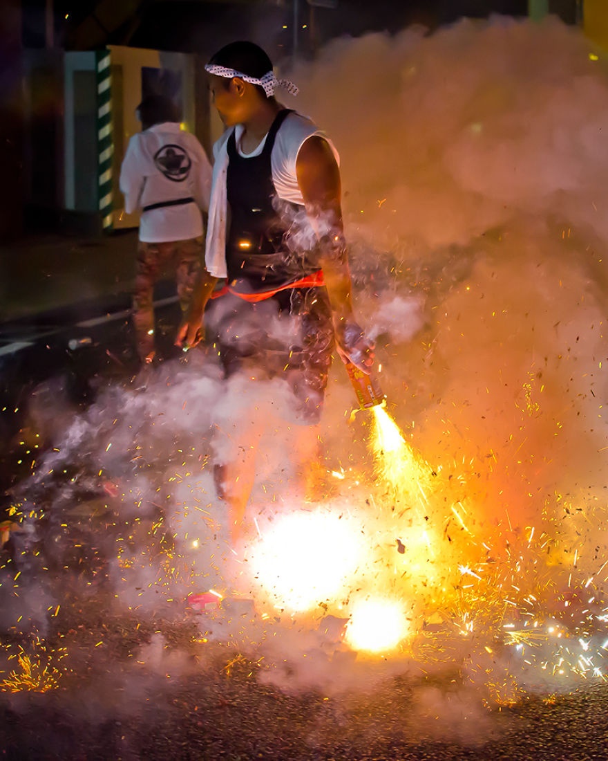 Lễ hội Shoro ở Nagashi: Trong 3 ngày giữa tháng 8, người dân Nagashi sẽ thắp hương, chăng đèn lồng, và đốt hàng ngàn bánh pháo để chào đón người thân, tổ tiên trở về từ thế giới bên kia. 