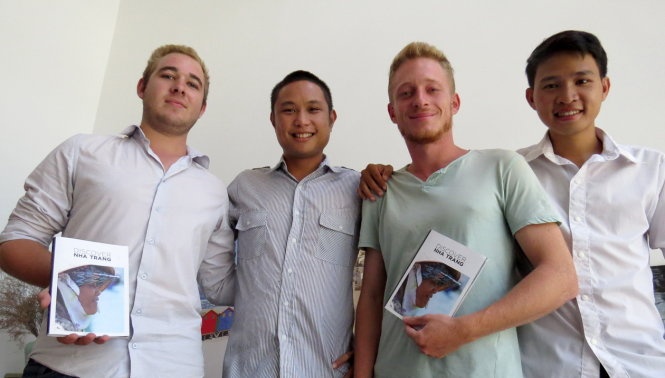 Một số thành viên trong nhóm thực hiện Discover Nha Trang (từ trái sang): Bellier Theo, Allister Esguerra, Pellegrin Jeremie và Ngô Tùng Bách (hỗ trợ tiếng Việt). Ảnh: D.THANH.