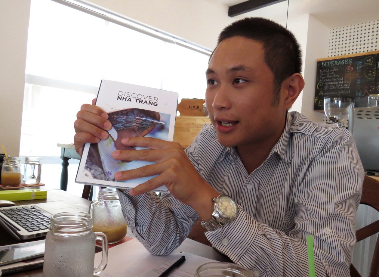 Trưởng ban biên tập tạp chí Discover Nha Trang, anh Allister Esguerra. Ảnh: DUY THANH.