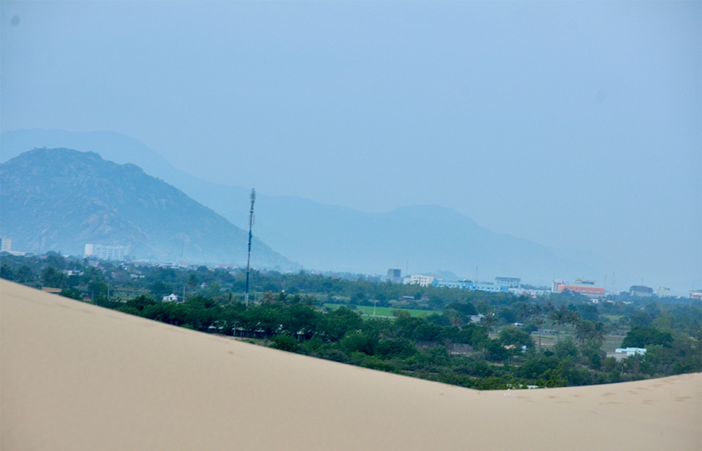 Hình dáng của động cát thay đổi liên tục đem lại sự tươi mới, khác lạ và cuốn hút.