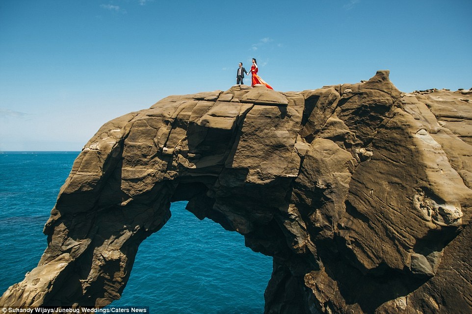 Mỏm đá vòm nằm bên bờ biển của Đài Loan, là một trong những điểm nổi bật trong các bức ảnh dự thi.