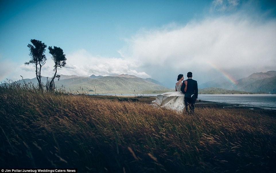 Cuộc thi không chọn ra một người chiến thắng hoàn toàn, vì ban tổ chức sẽ lựa chọn ra 50 điểm đến hàng đầu dành cho các cặp đôi. Ảnh chụp tại Ten Anau, New Zealand.