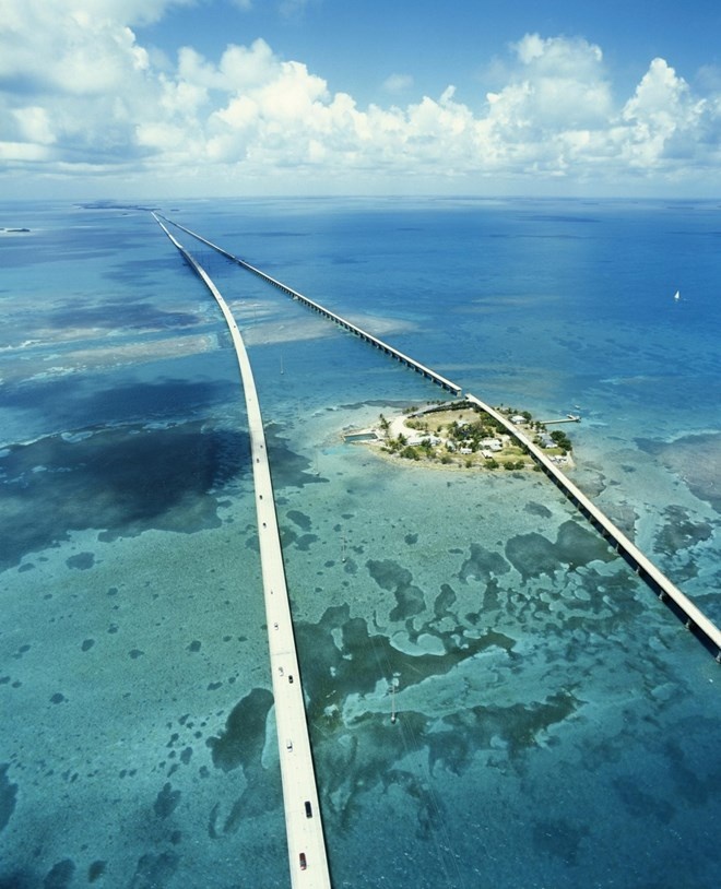 Đường Florida Keys, Hoa Kỳ - một trong những chỗ phổ biến nhất trên các hòn đảo của Florida. Nó là một kiệt tác độc đáo của nghệ thuật.