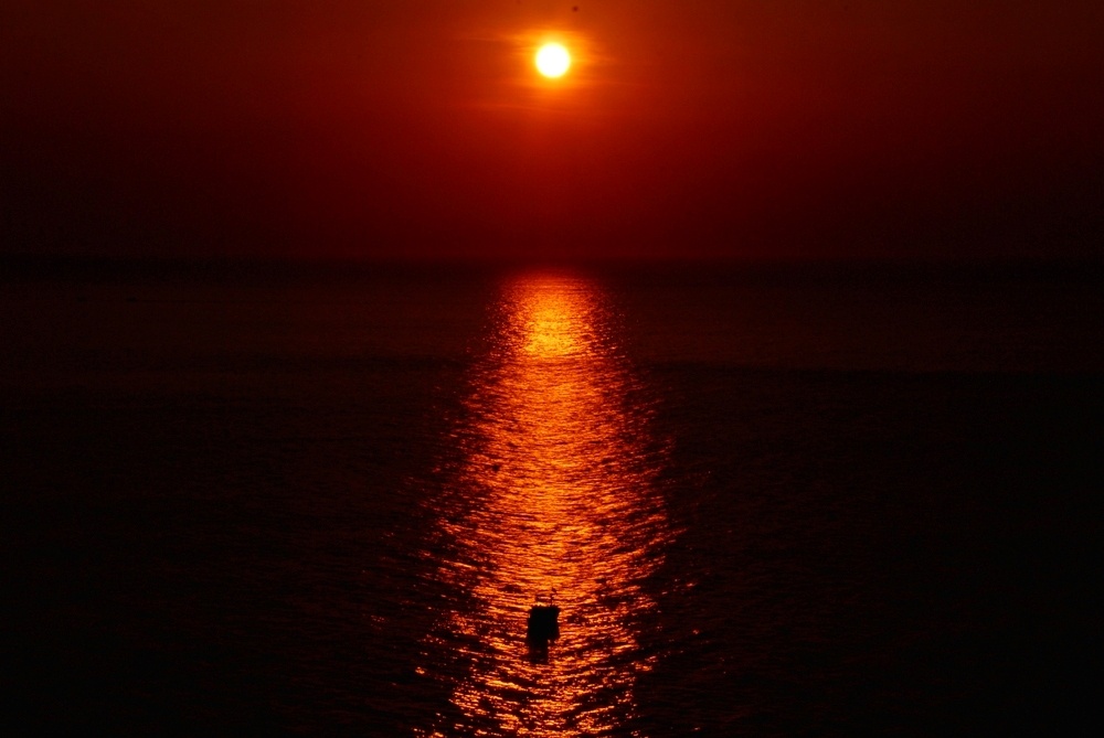 Bình minh trên đảo Bình Hưng – Cam Ranh –Khánh Hòa. Đây là một trong những điểm du lịch thu hút nhiều du khách trong thời gian gần đây.